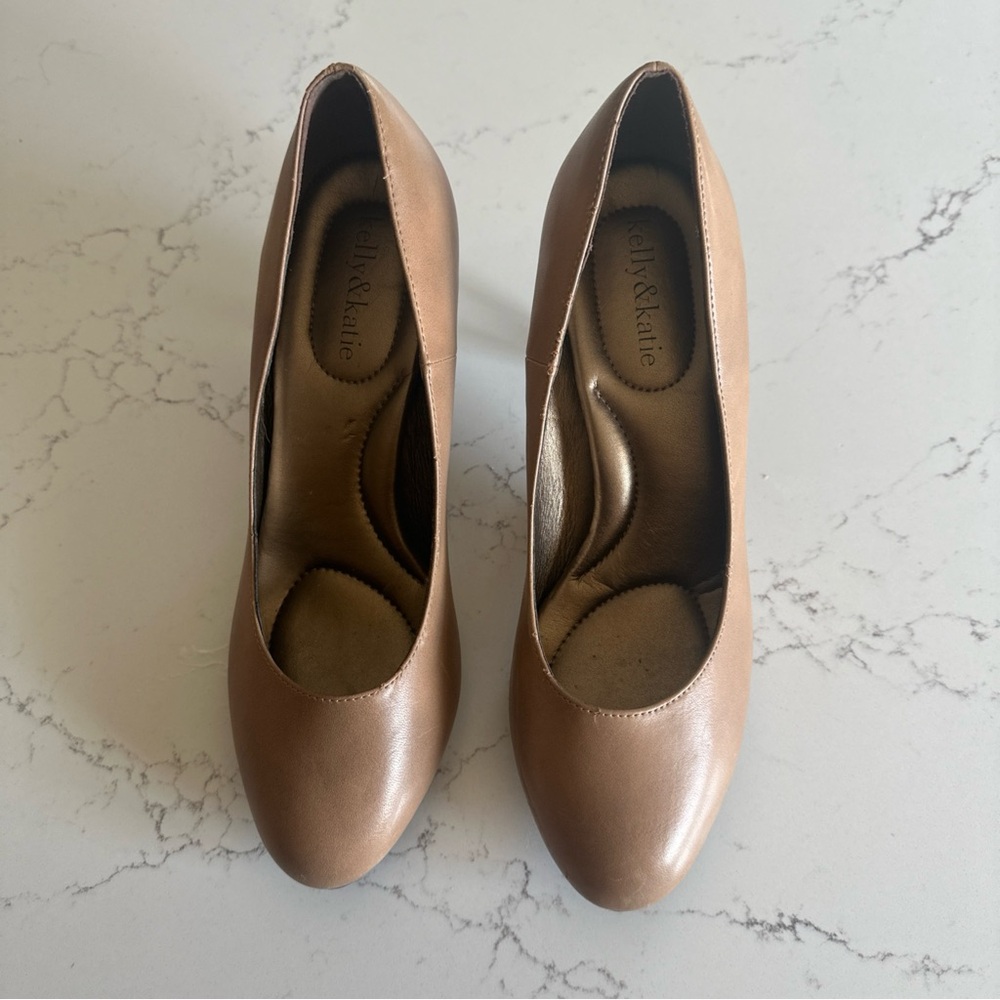 Kelly & Katie Women's Tan Pumps